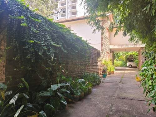 Luxurious 5-Bedroom Mansion for sale in the Heart of Parklands